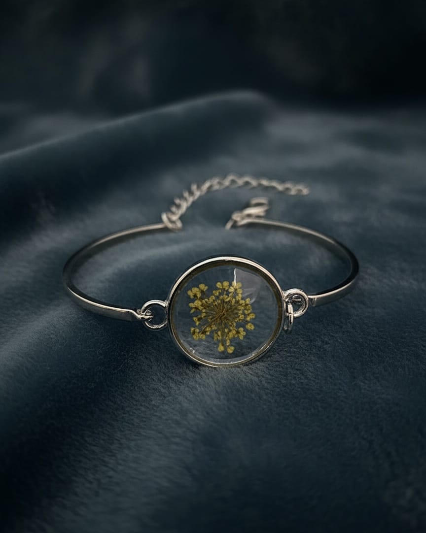 Golden Bloom – Handmade Real Flower Resin Bracelet