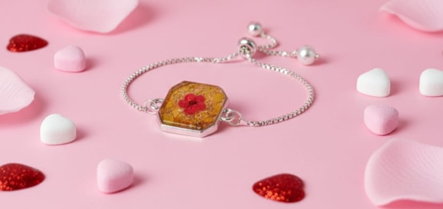 Honey Bloom – Handmade Real Flower Resin Hexagon Bracelet