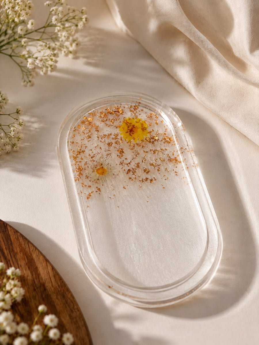Handmade Resin Tray with Real Dried Flowers & Gold Flakes – Elegant Decorative Serving Tray