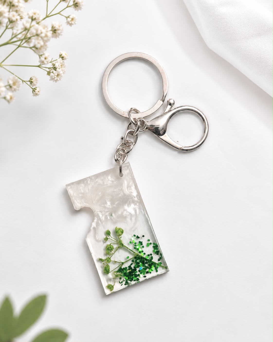 Minimalist Pearl Resin Keychain – Handmade Gift